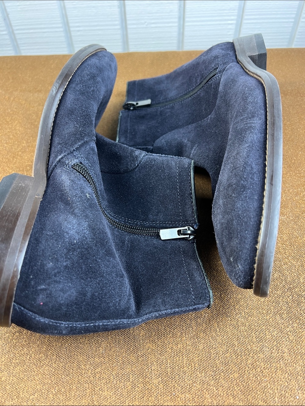Johnston & Murphy Men's Navy Suede Chukka Boots - Picture 3 of 9